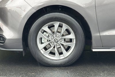 2022 Toyota Sienna LE