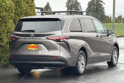 2022 Toyota Sienna LE