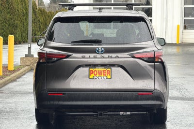 2022 Toyota Sienna LE