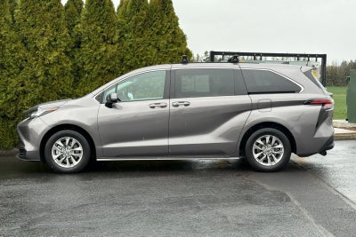 2022 Toyota Sienna LE