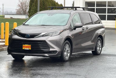 2022 Toyota Sienna LE