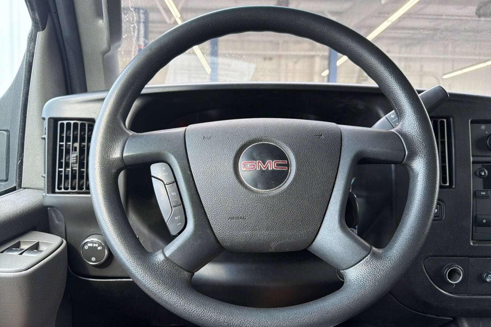 2022 GMC Savana Cutaway 3500 Gas