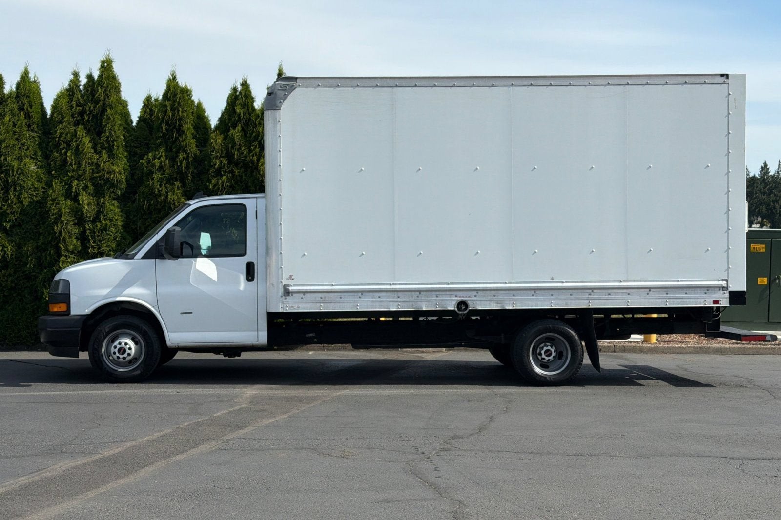 2022 GMC Savana Cutaway 3500 Gas