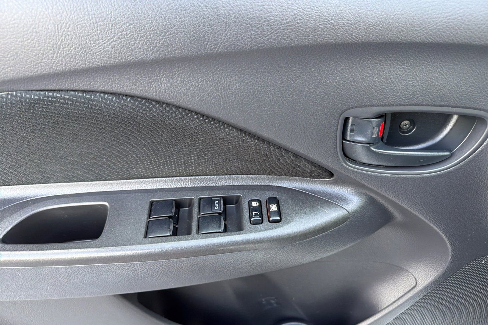 2012 Toyota Yaris 4DR SDN AUTO (NAT