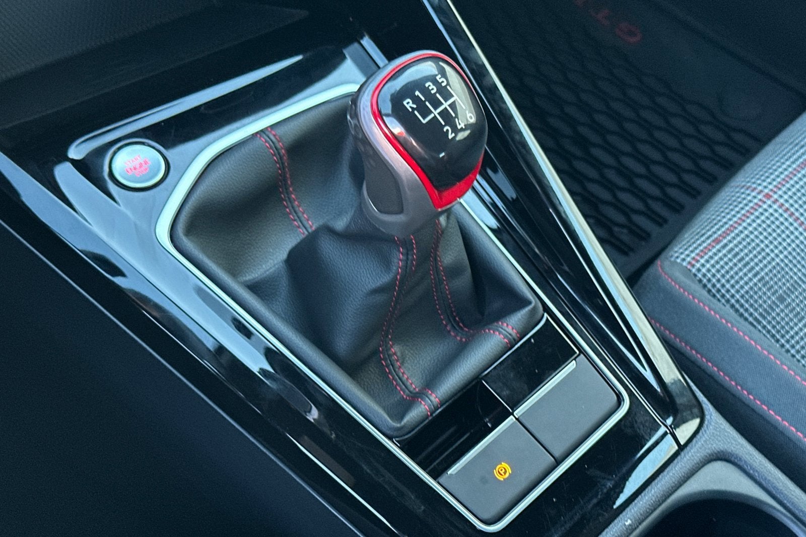 2024 Volkswagen Golf GTI 380 S