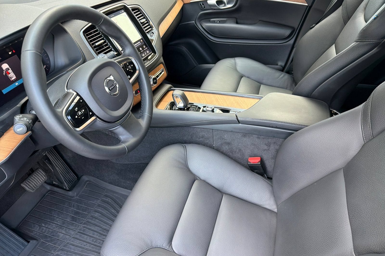 2024 Volvo XC90 Plus Bright Theme