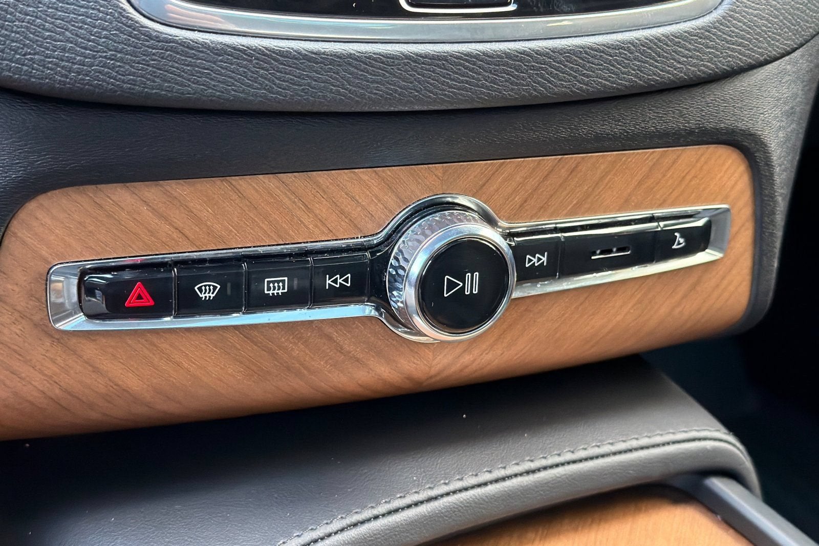 2024 Volvo XC90 Plus Bright Theme