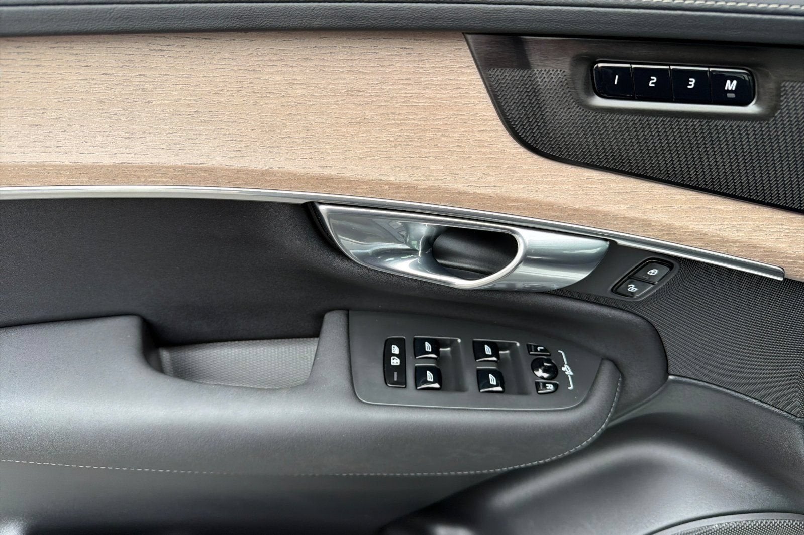 2025 Volvo XC90 Plus