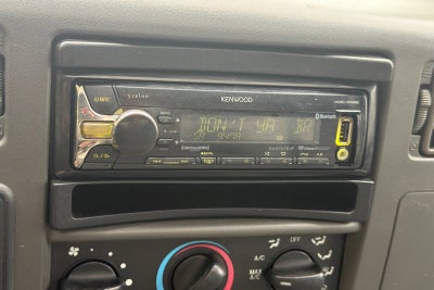 2004 Ford Super Duty F-350 SRW XL