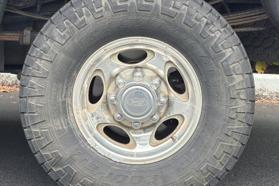 2004 Ford Super Duty F-350 SRW XL
