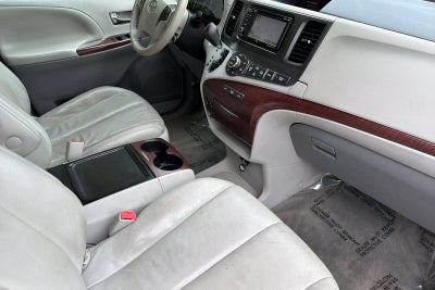 2013 Toyota Sienna XLE