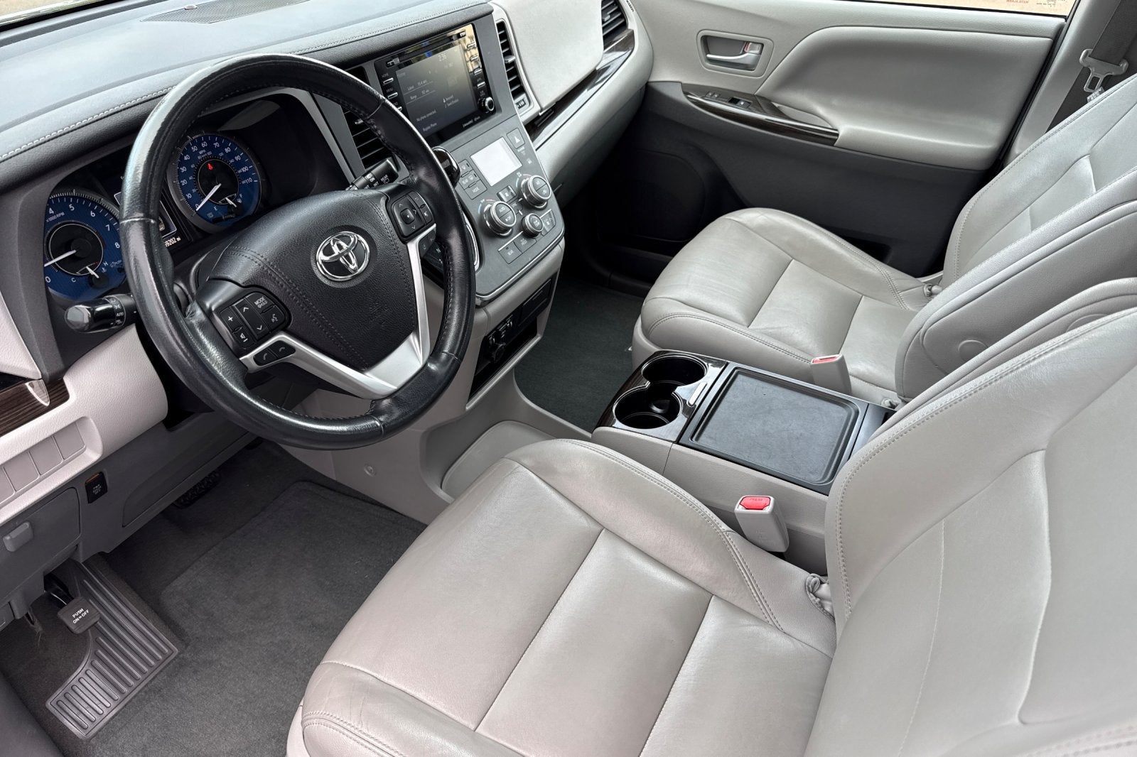 2019 Toyota Sienna XLE Auto Access Seat