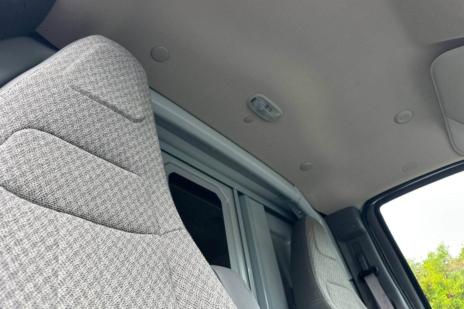 2025 GMC Savana Cutaway 3500 1WT