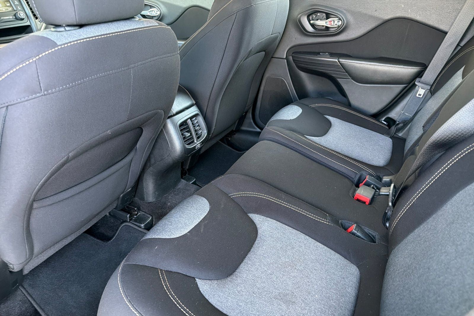 2017 Jeep Cherokee Sport