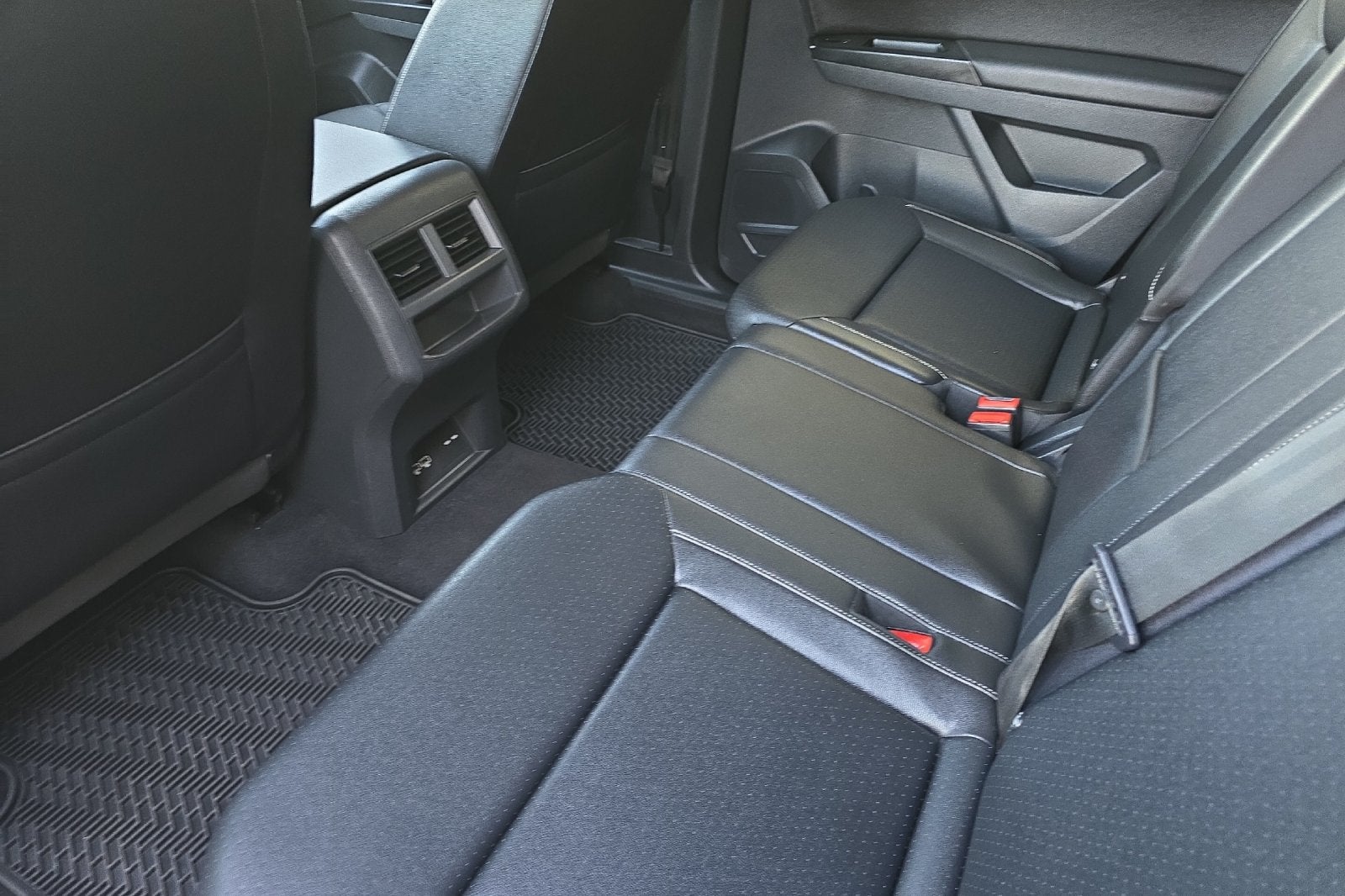 2020 Volkswagen Atlas Cross Sport 3.6L V6 SE w/Technology R-Line 4Motion