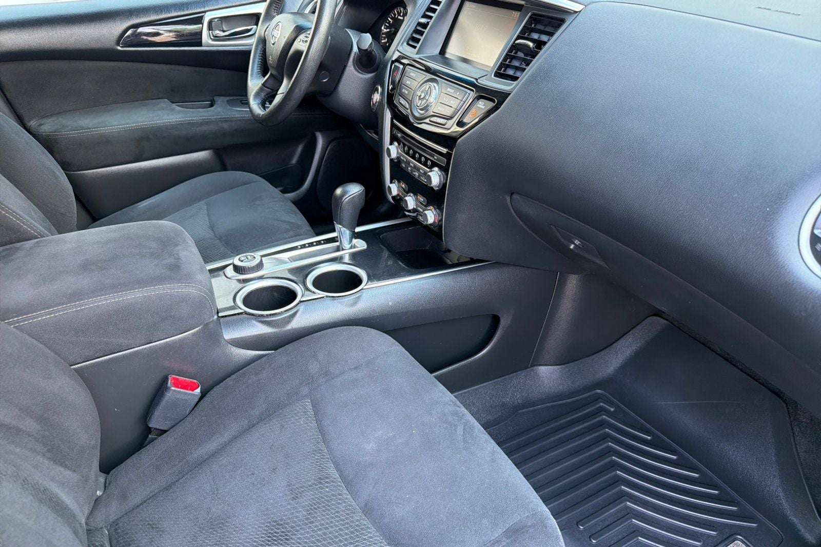 2015 Nissan Pathfinder SV