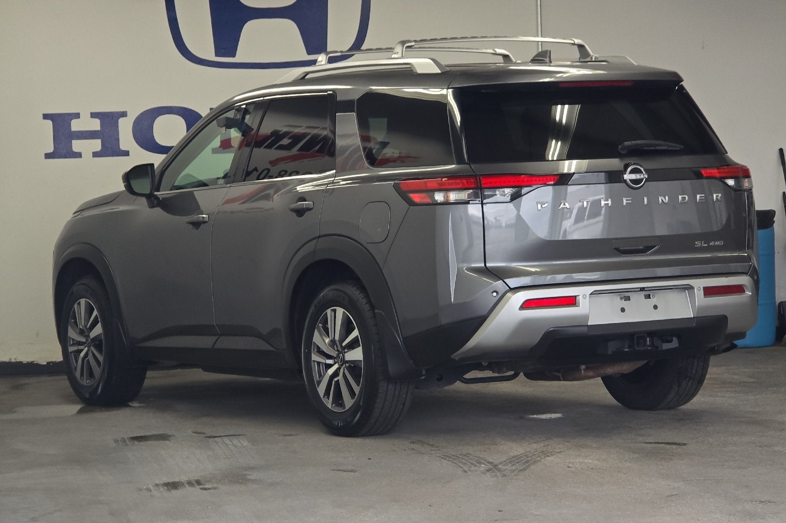 2022 Nissan Pathfinder SL