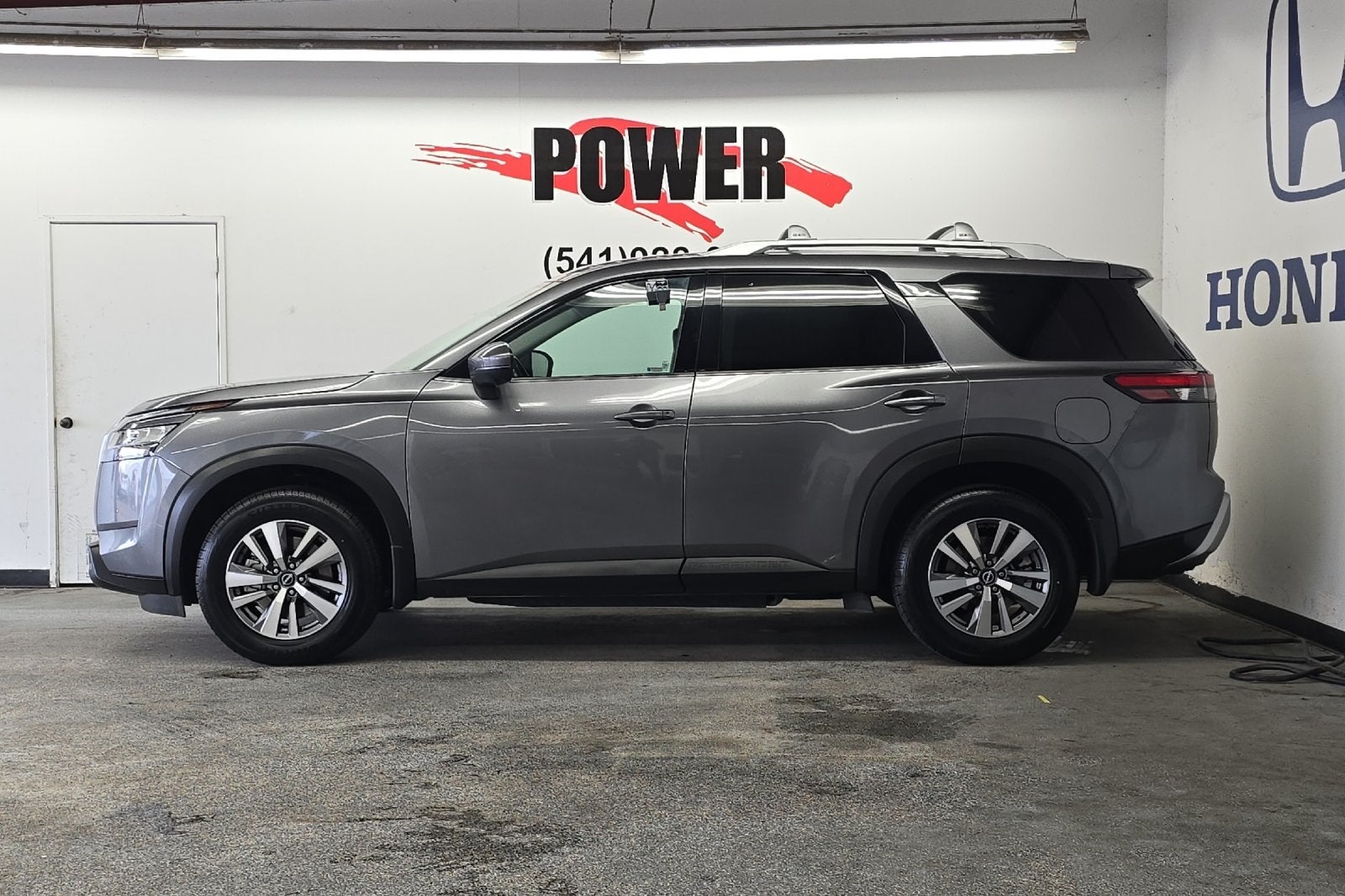 2022 Nissan Pathfinder SL