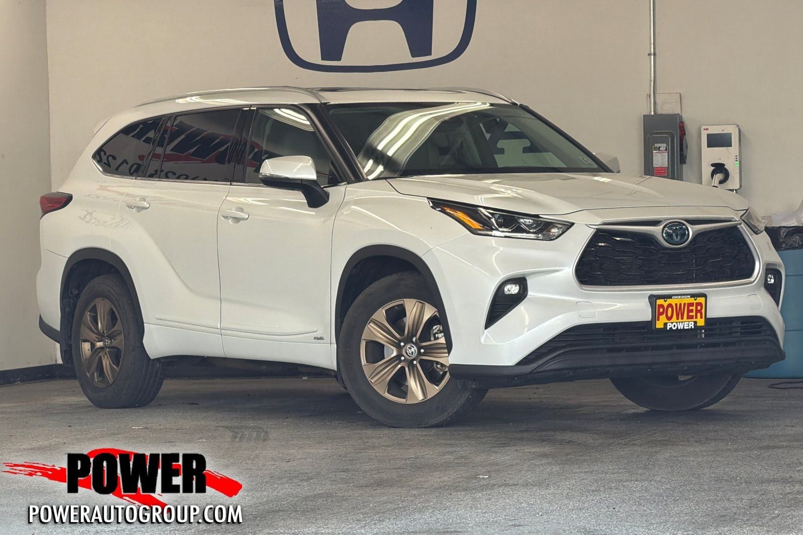 2022 Toyota Highlander Hybrid Bronze Edition