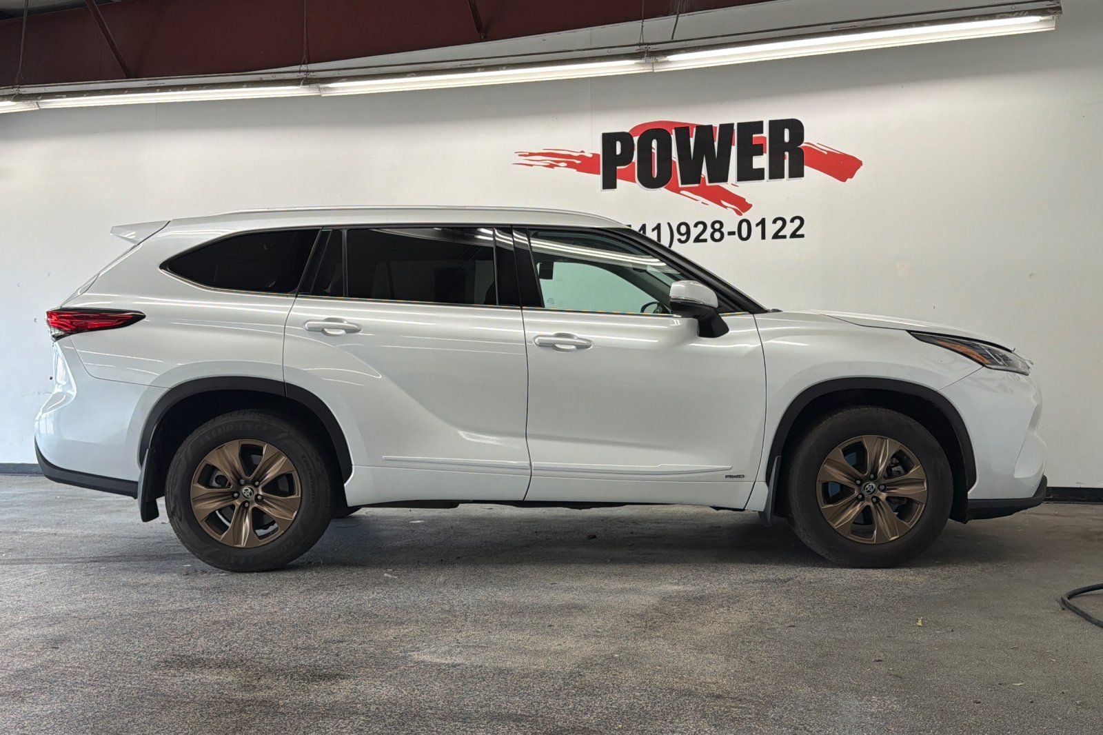 2022 Toyota Highlander Hybrid Bronze Edition