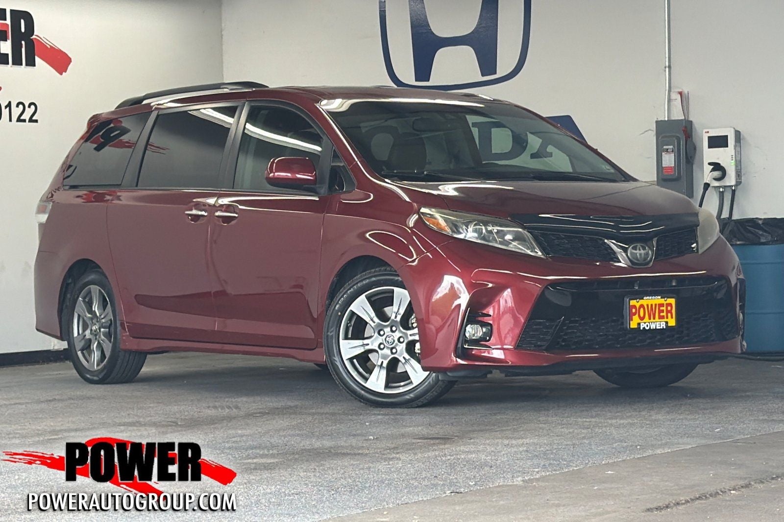 2019 Toyota Sienna SE 8 Passenger