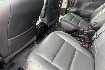 2019 Toyota Sienna SE 8 Passenger