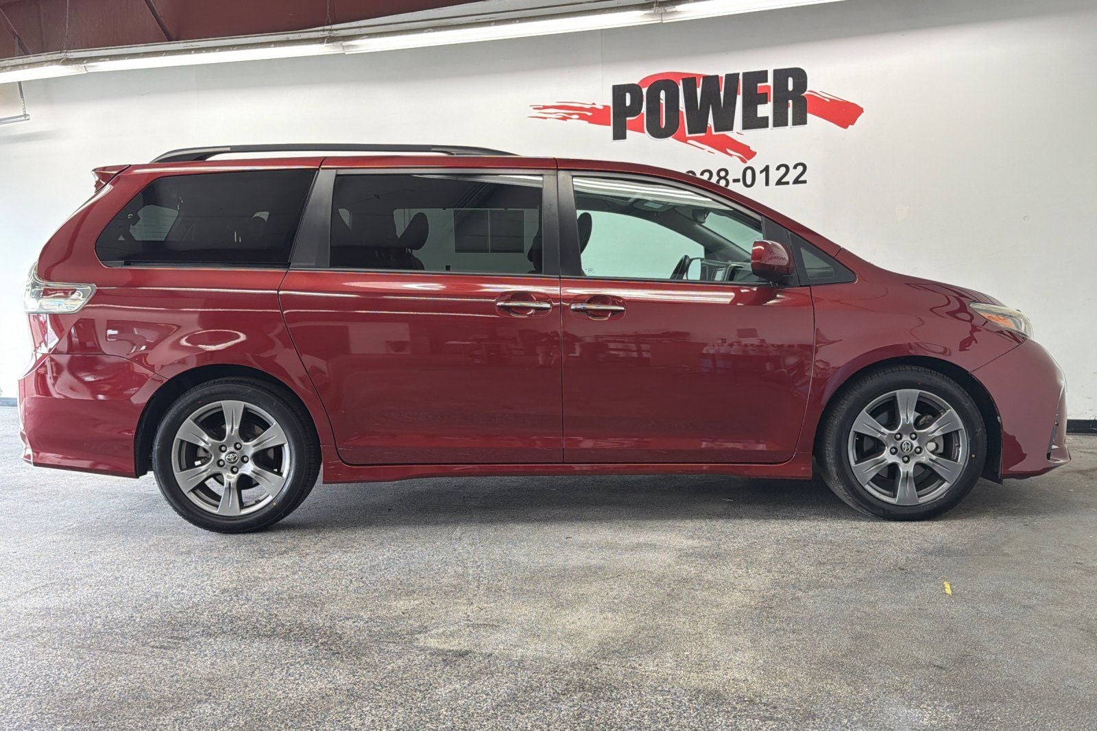 2019 Toyota Sienna SE 8 Passenger