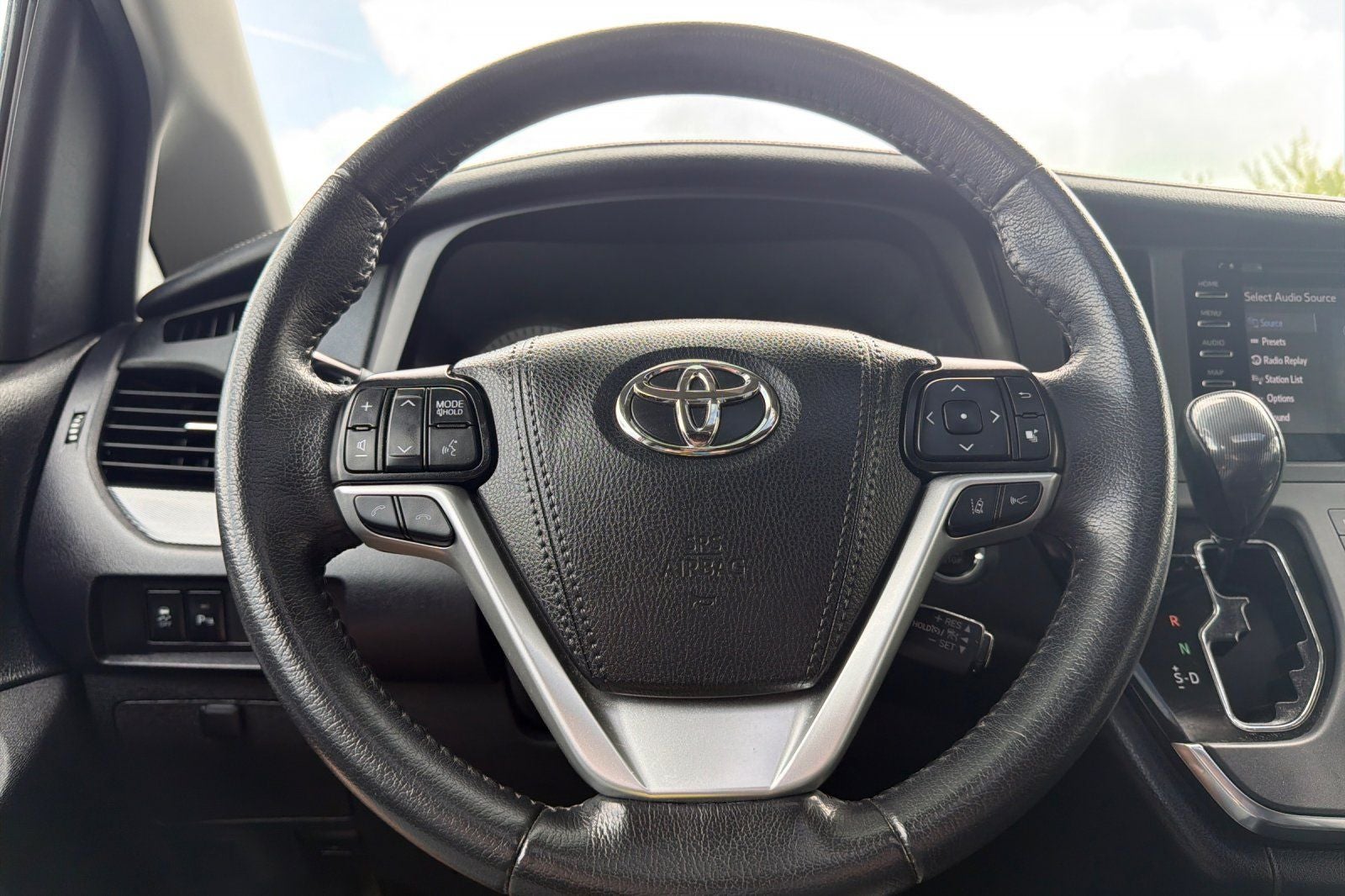 2019 Toyota Sienna SE 8 Passenger
