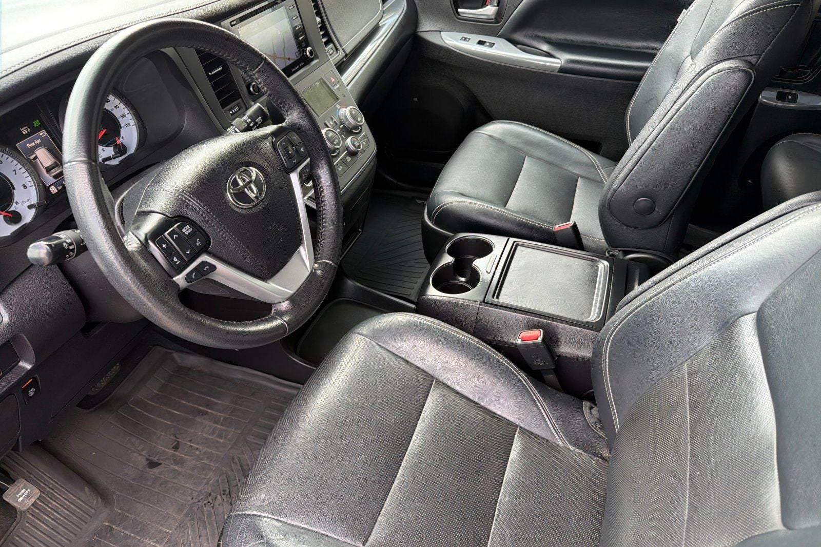 2019 Toyota Sienna SE 8 Passenger
