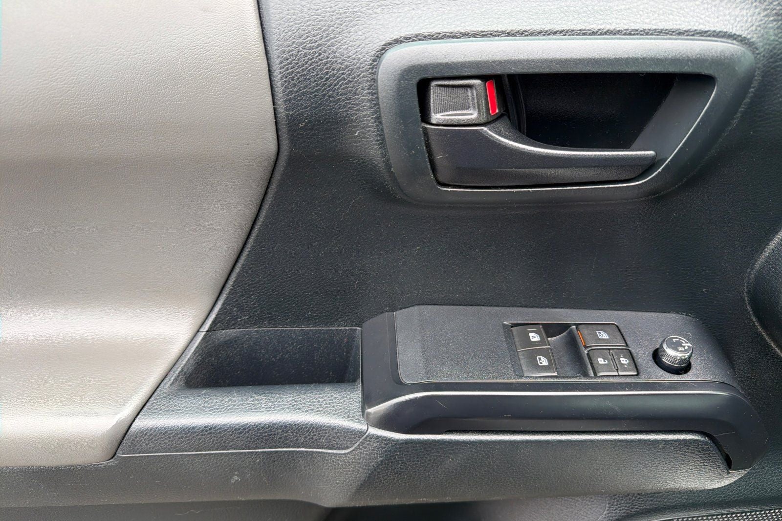 2016 Toyota Tacoma SR