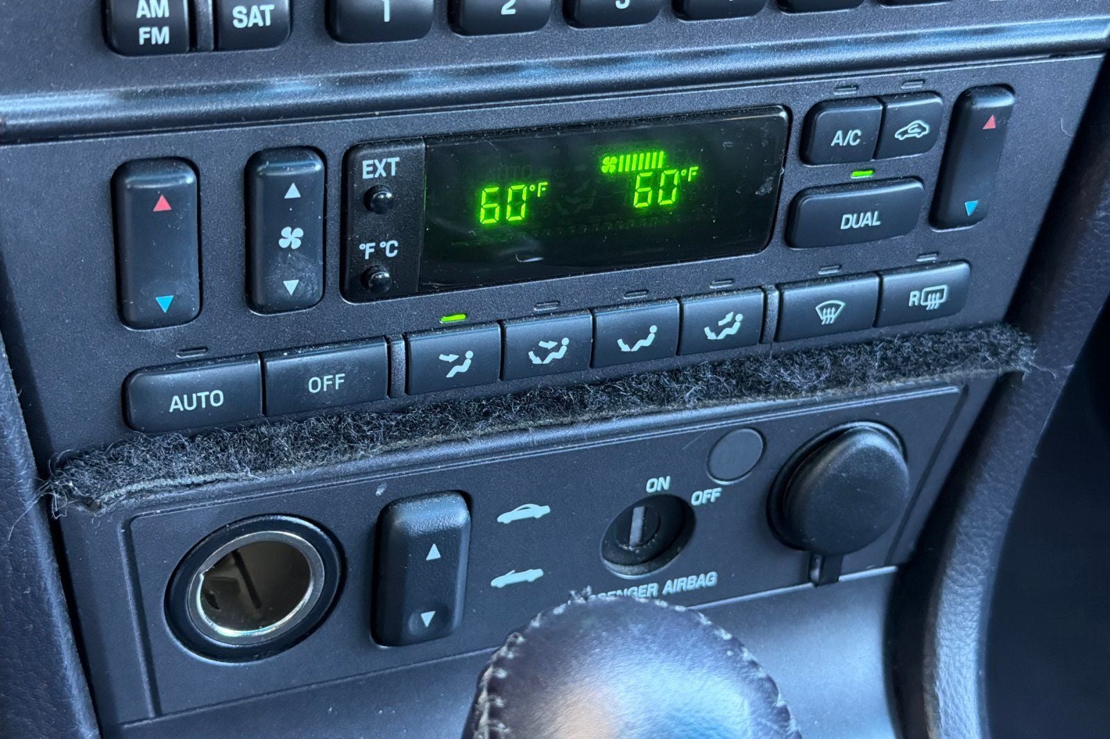 2005 Ford Thunderbird Base