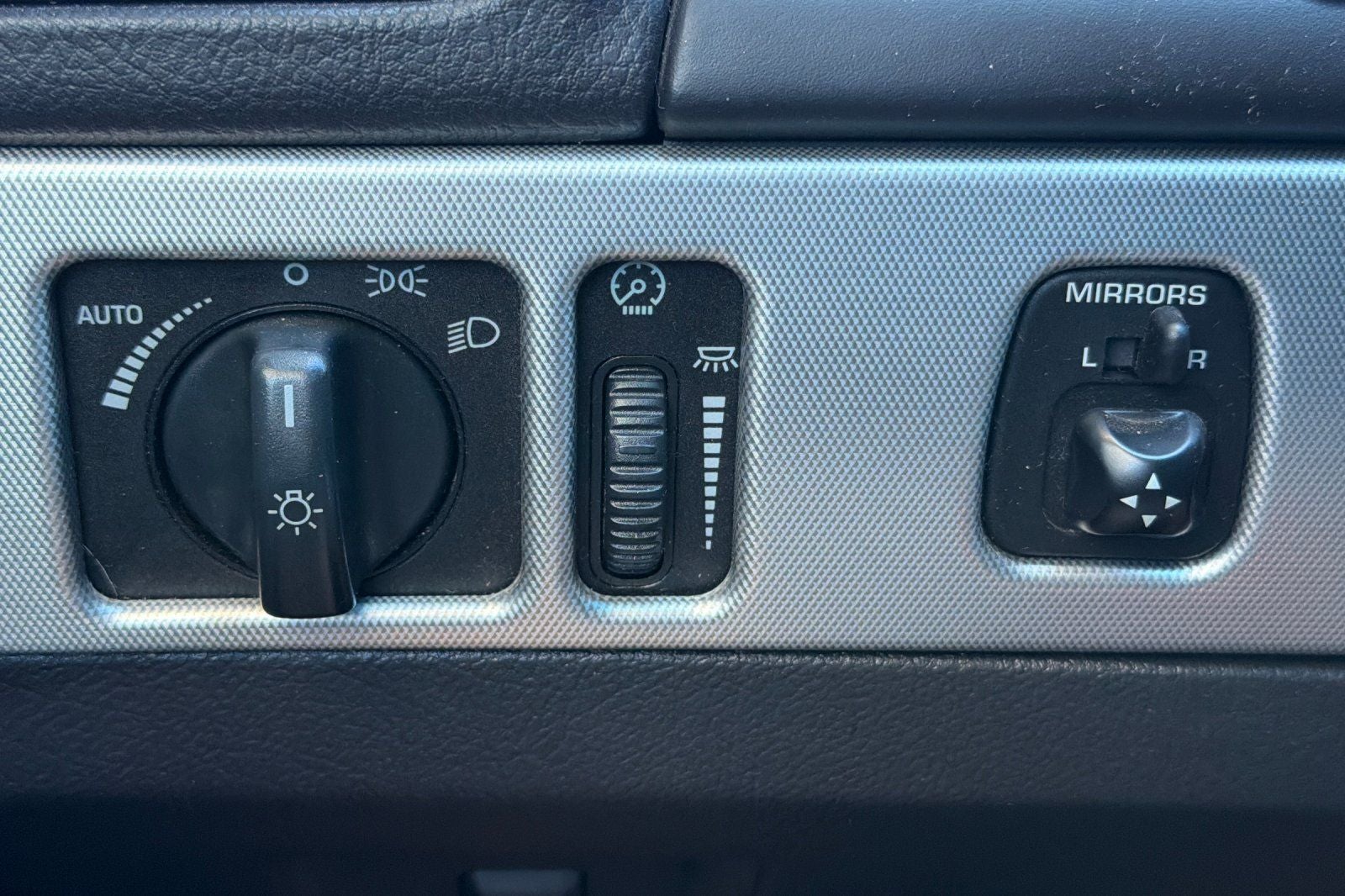 2005 Ford Thunderbird Base