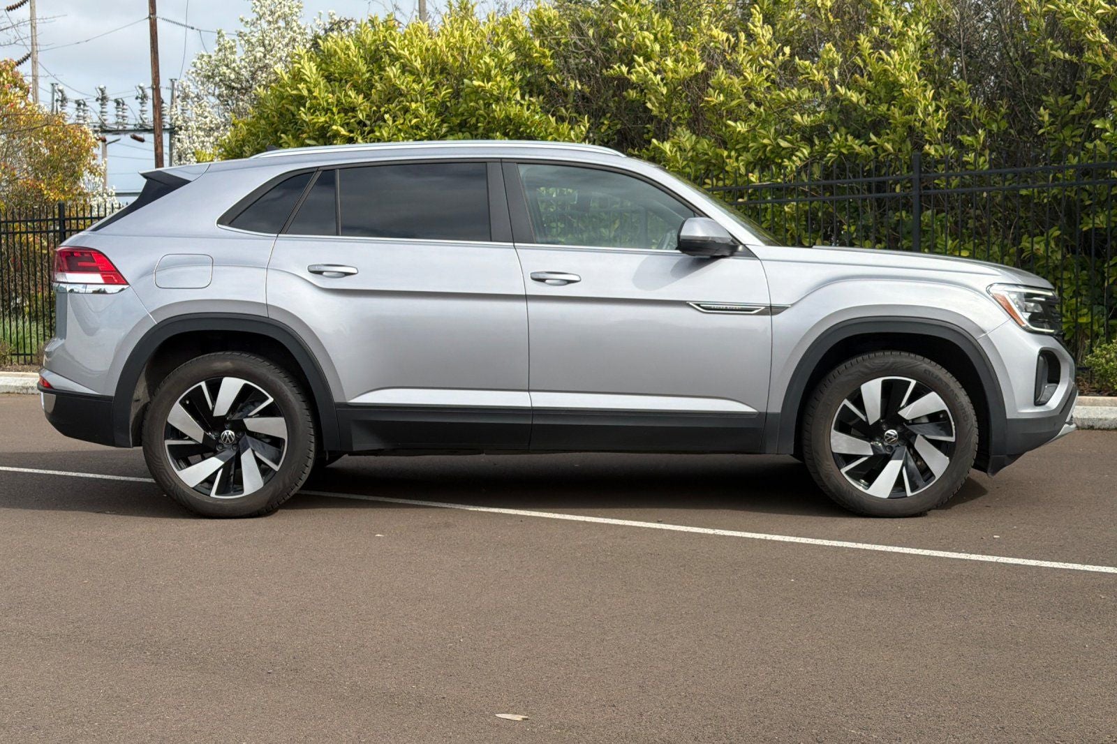 2024 Volkswagen Atlas Cross Sport 2.0T SE w/Technology