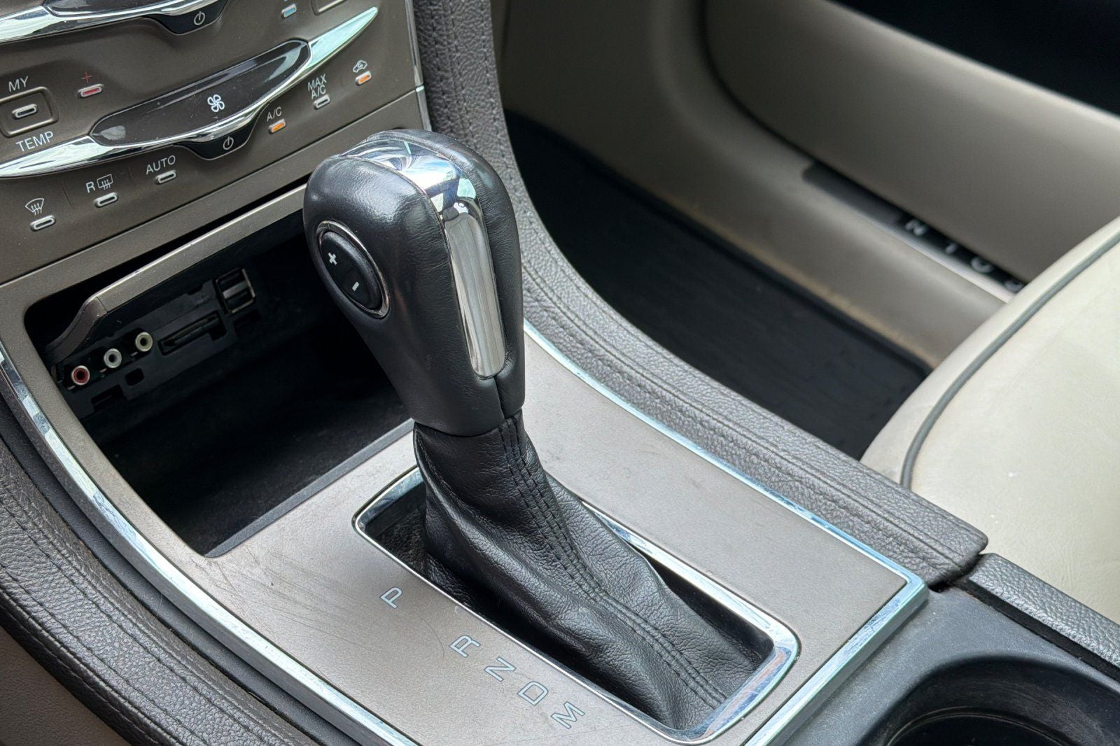 2012 Lincoln MKX Base