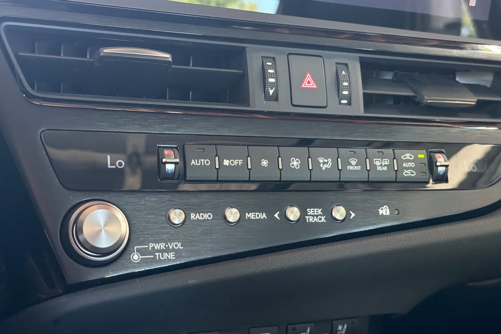 2024 Lexus ES 300h Luxury