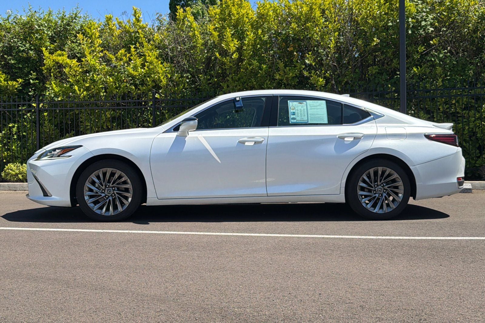 2024 Lexus ES 300h Luxury