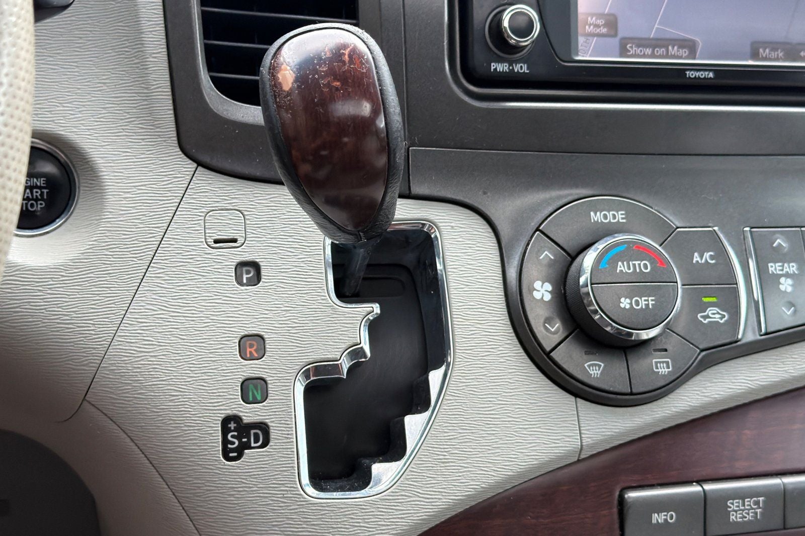2013 Toyota Sienna XLE 7 Passenger