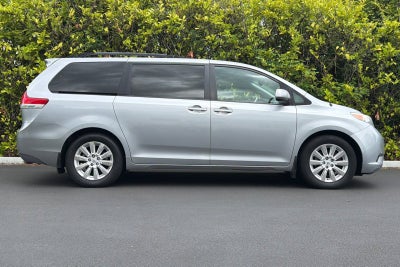 2013 Toyota Sienna XLE 7 Passenger