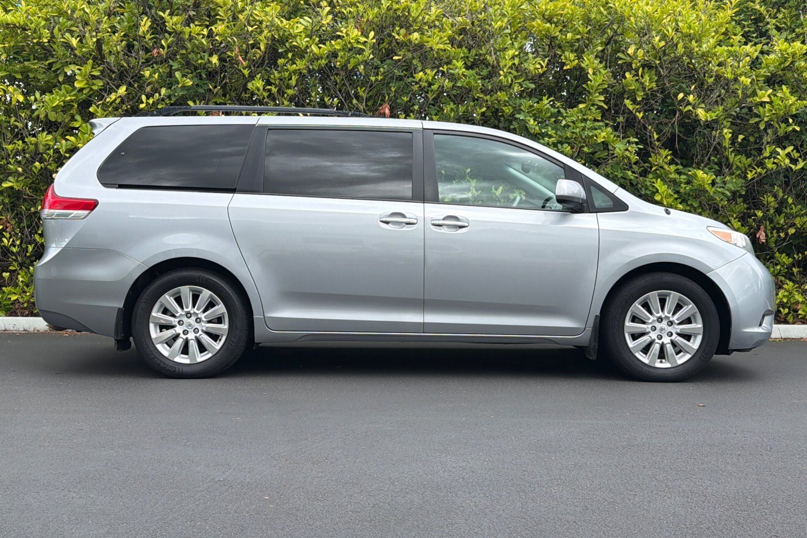 2013 Toyota Sienna XLE 7 Passenger