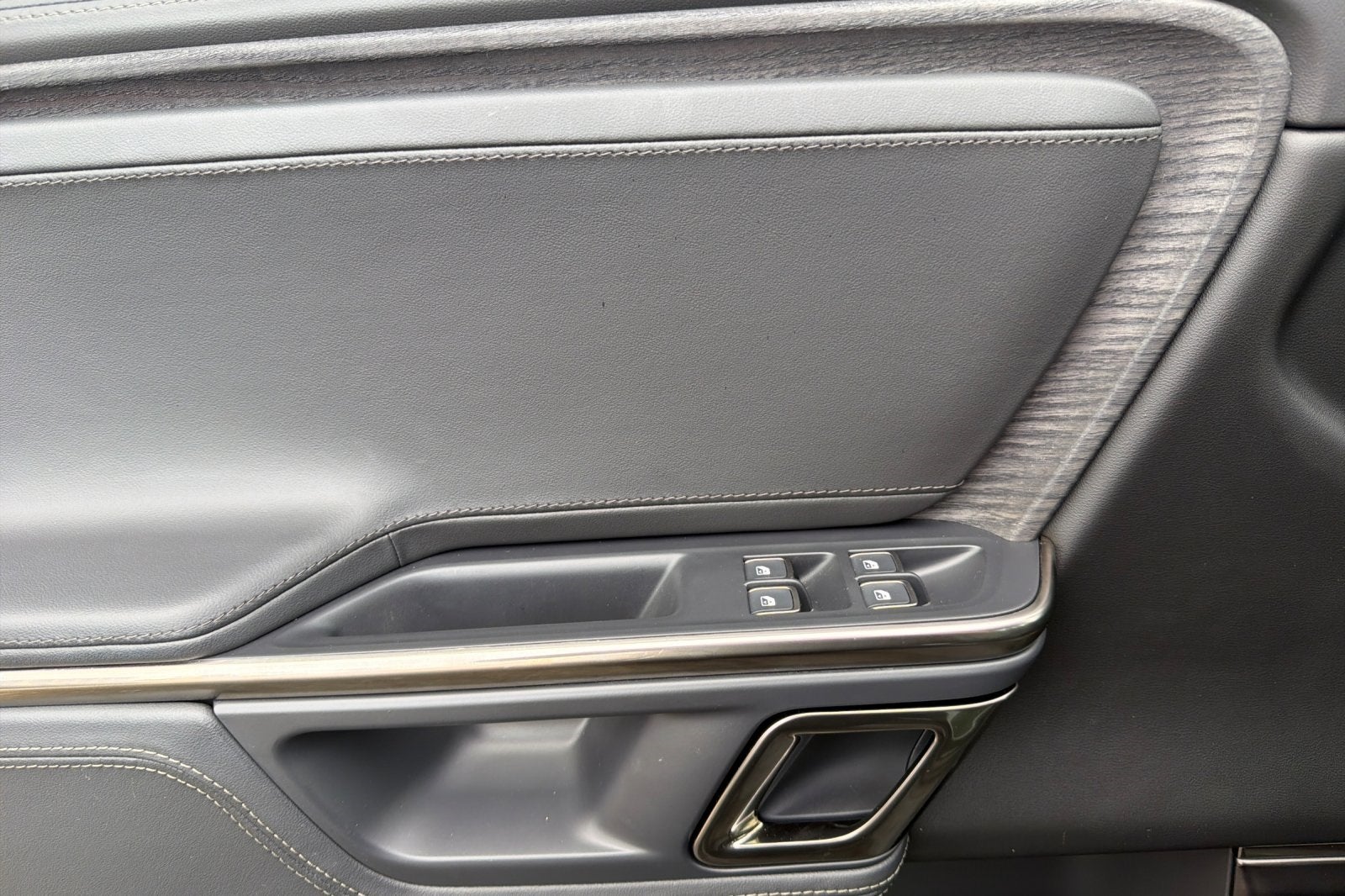 2023 Rivian R1S Adventure