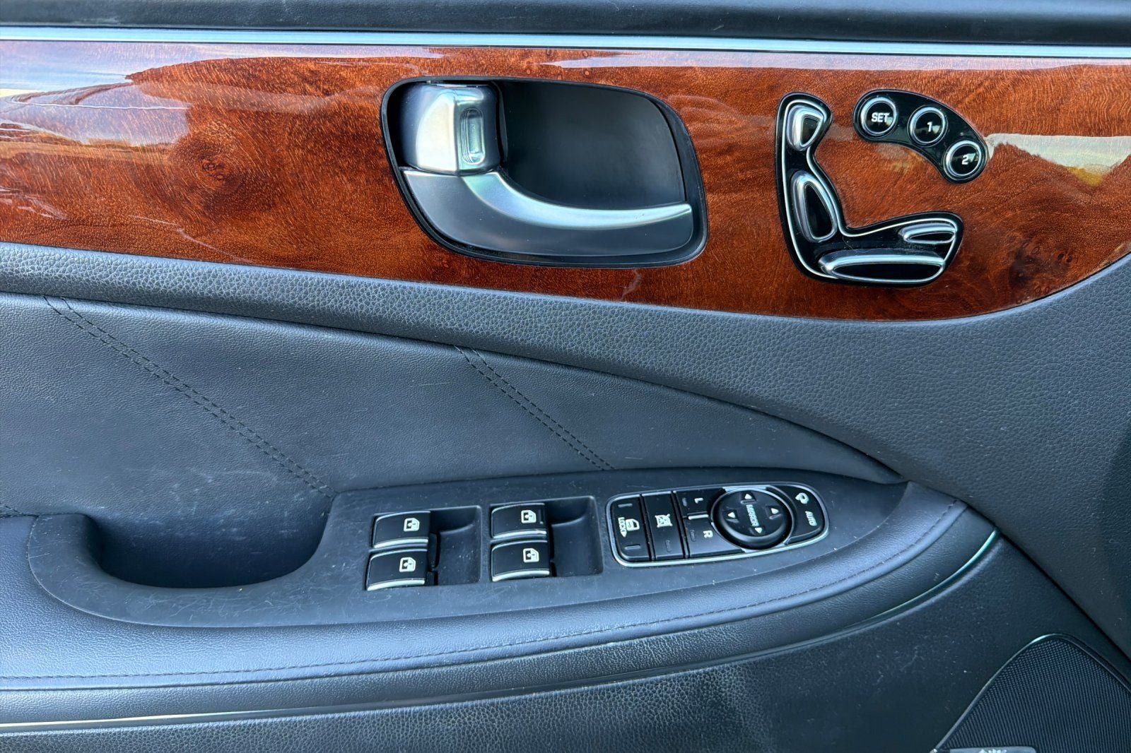 2016 Hyundai Equus Signature