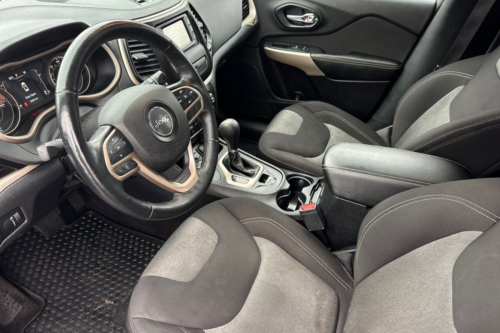 2017 Jeep Cherokee Sport