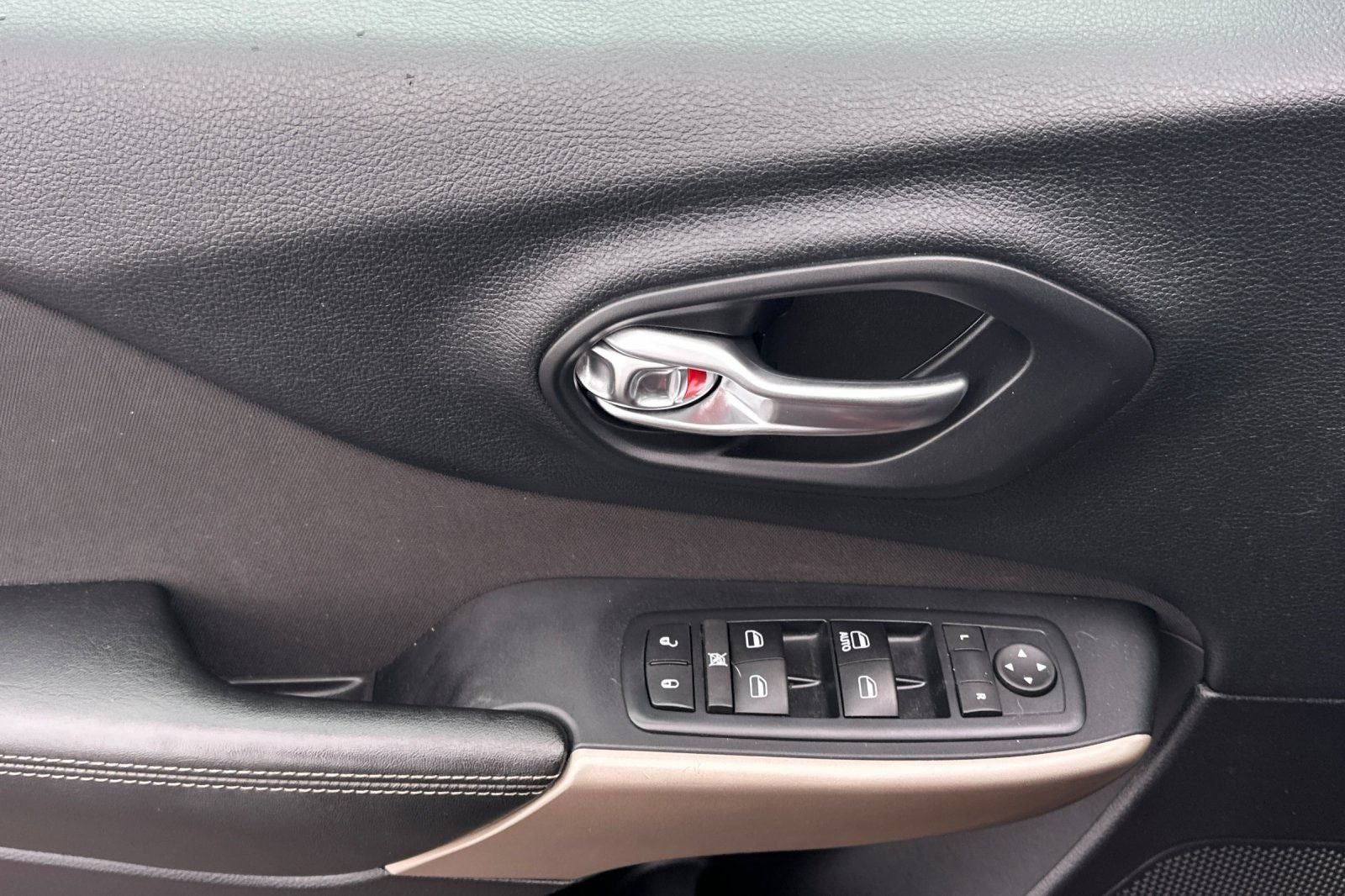 2017 Jeep Cherokee Sport