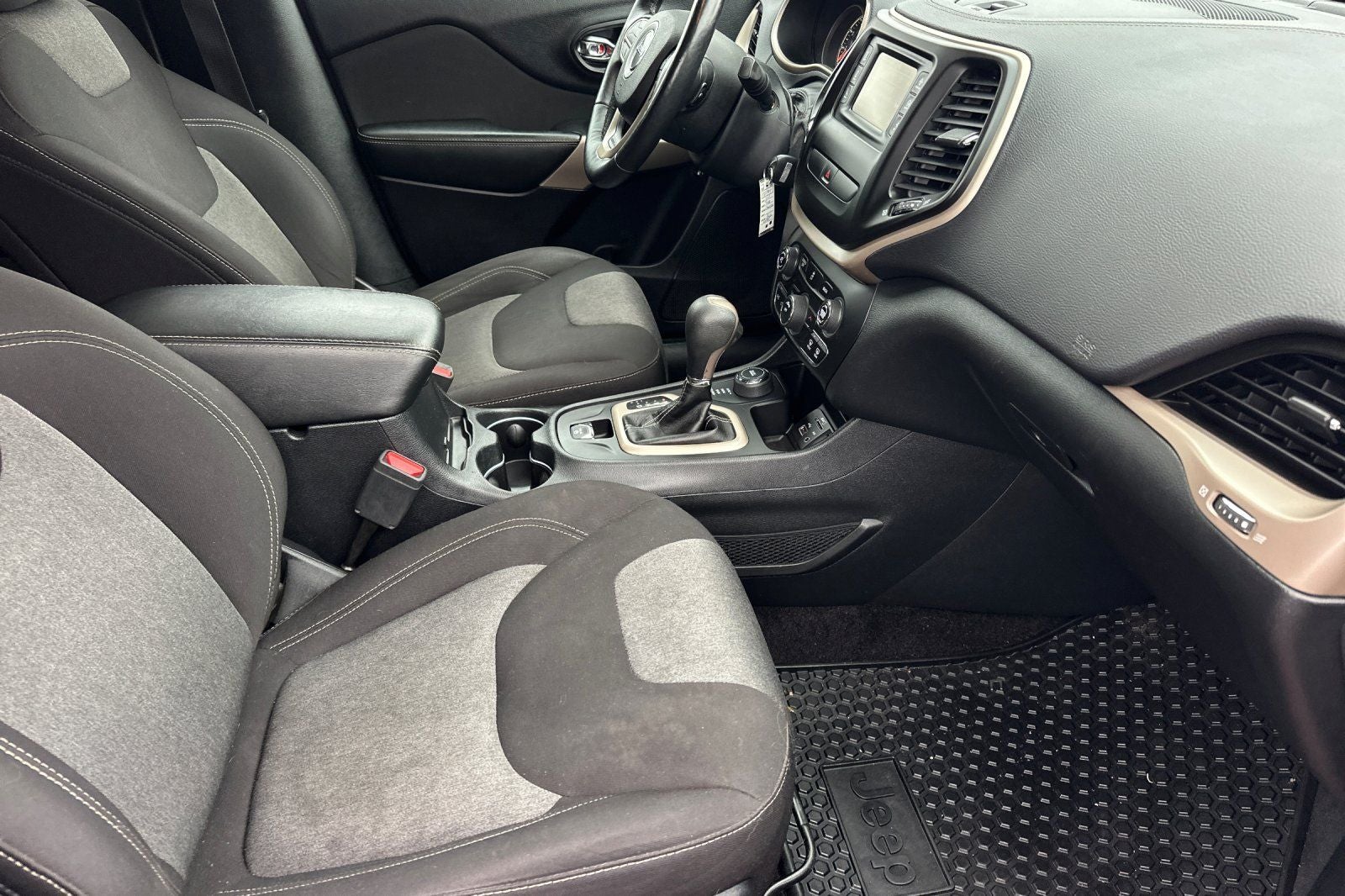 2017 Jeep Cherokee Sport