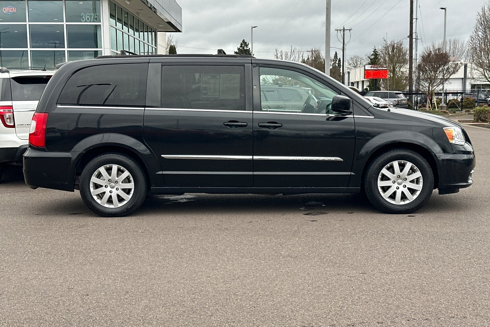 2016 Chrysler Town & Country Touring
