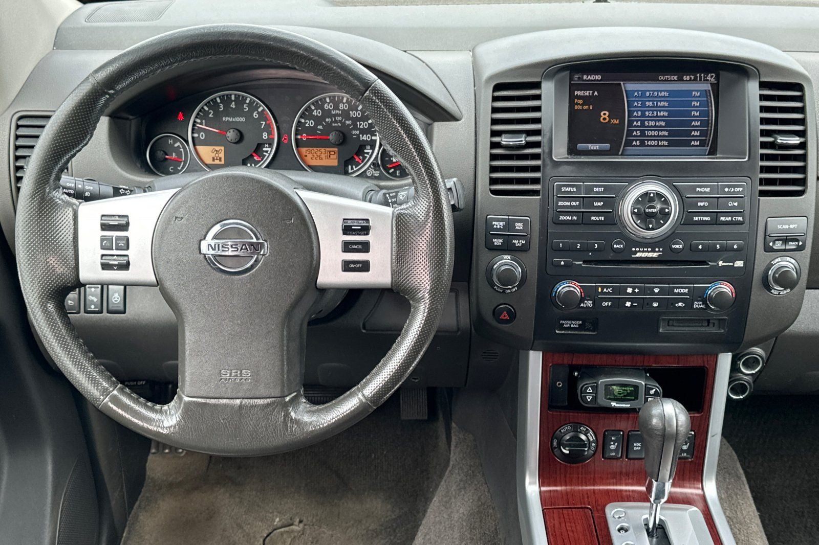 2011 Nissan Pathfinder LE