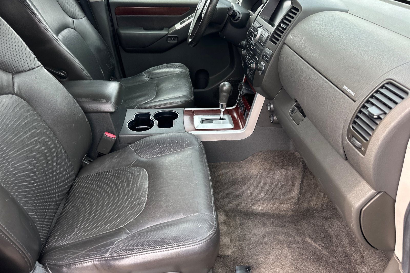 2011 Nissan Pathfinder LE