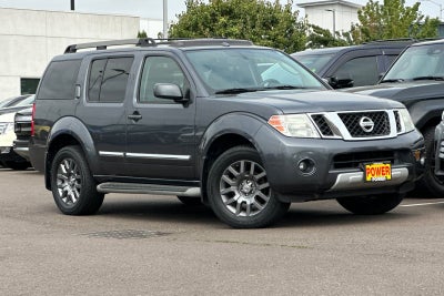 2011 Nissan Pathfinder LE