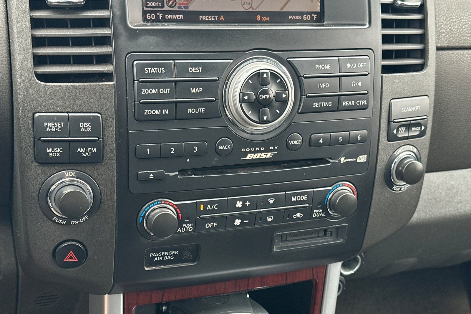 2011 Nissan Pathfinder LE