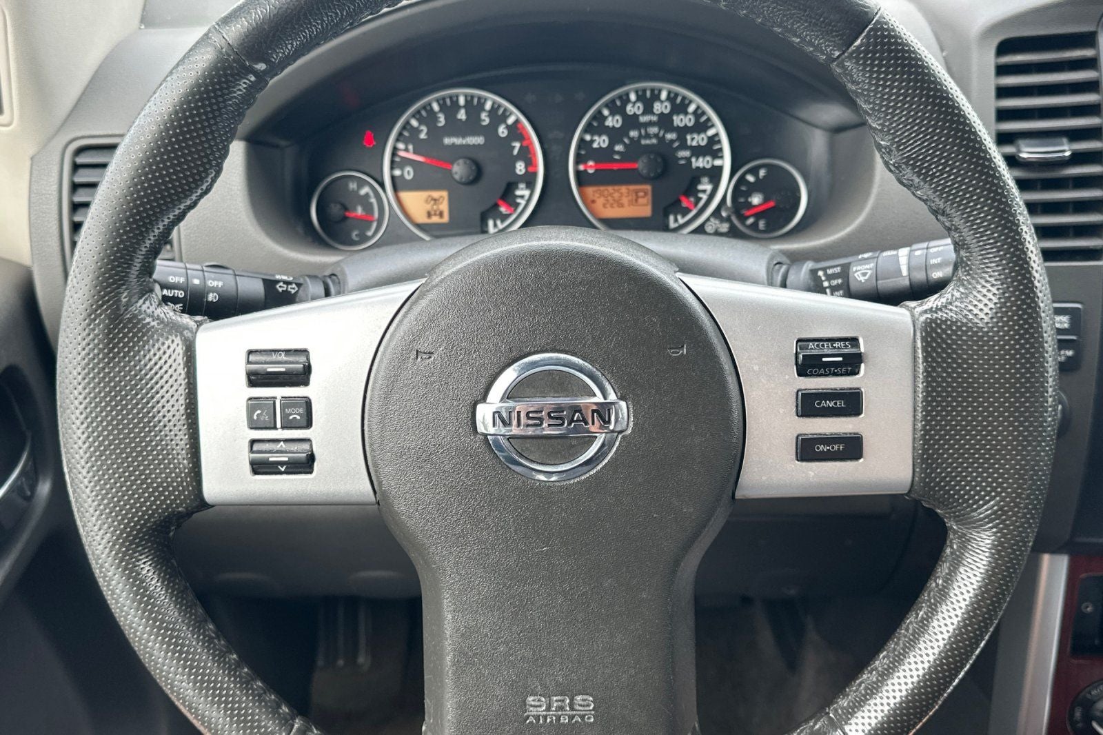 2011 Nissan Pathfinder LE